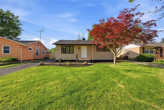 2105 Stewart Drive NW, Warren, OH 44485