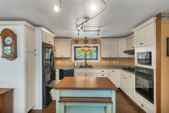 24 Gillis Lane, Barnstead, NH 03225