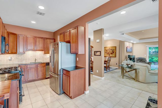 99 Constantine Way, Mount Sinai, NY 11766