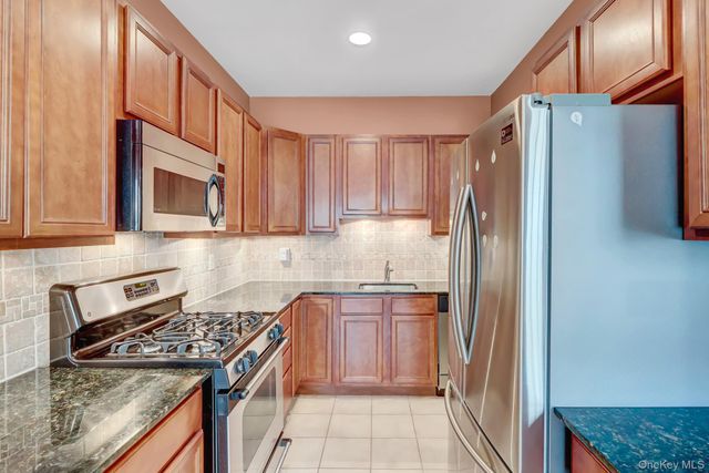 99 Constantine Way, Mount Sinai, NY 11766