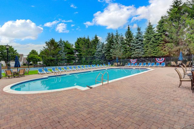 99 Constantine Way, Mount Sinai, NY 11766