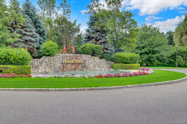99 Constantine Way, Mount Sinai, NY 11766