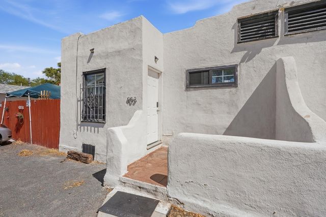 905 Coal Avenue SW, Albuquerque, NM 87102