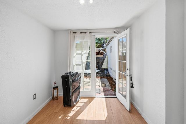 905 Coal Avenue SW, Albuquerque, NM 87102