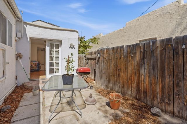 905 Coal Avenue SW, Albuquerque, NM 87102