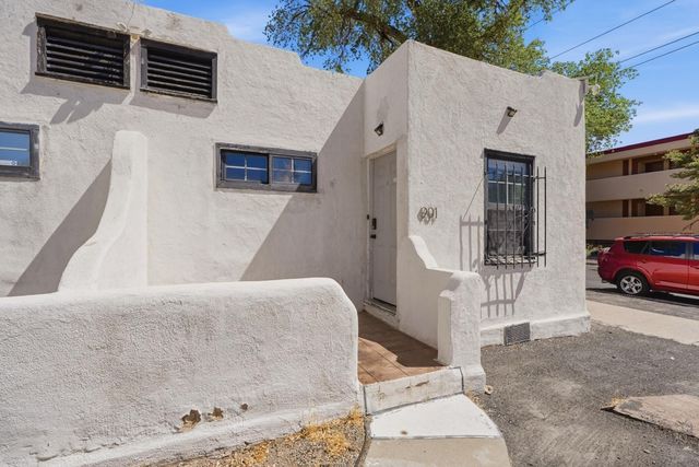 905 Coal Avenue SW, Albuquerque, NM 87102