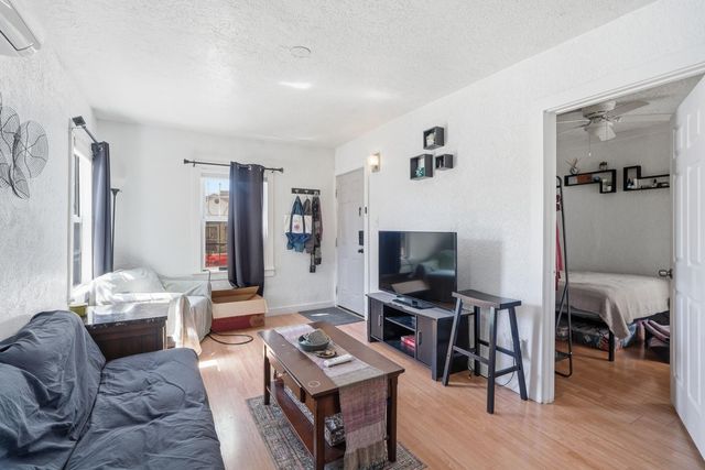 905 Coal Avenue SW, Albuquerque, NM 87102
