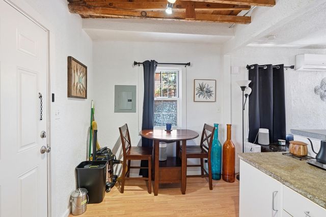 905 Coal Avenue SW, Albuquerque, NM 87102