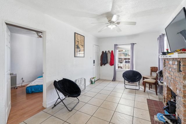905 Coal Avenue SW, Albuquerque, NM 87102