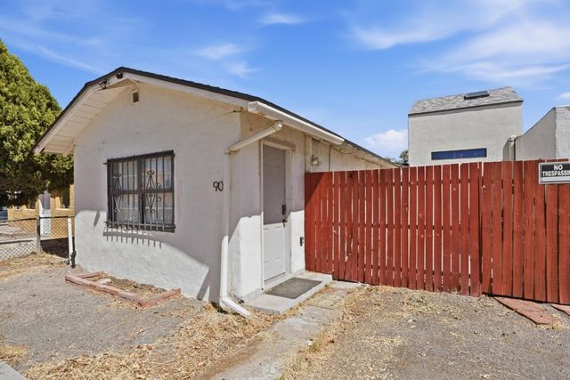 905 Coal Avenue SW, Albuquerque, NM 87102