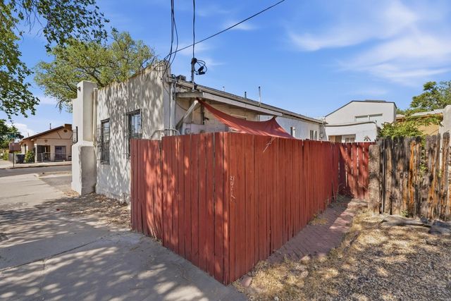 905 Coal Avenue SW, Albuquerque, NM 87102