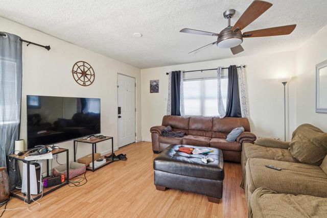 905 Coal Avenue SW, Albuquerque, NM 87102