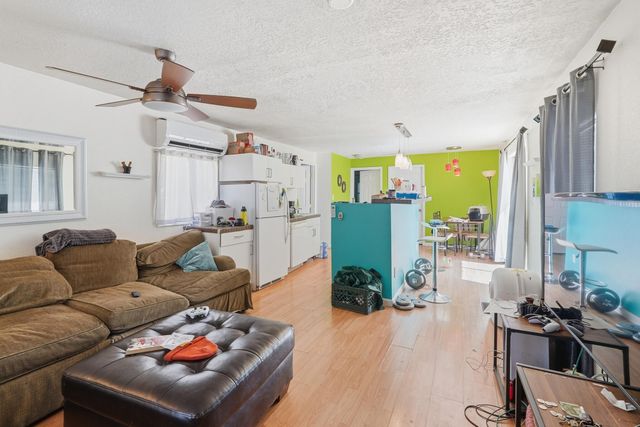 905 Coal Avenue SW, Albuquerque, NM 87102