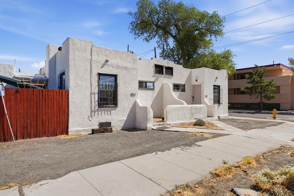 905 Coal Avenue SW, Albuquerque, NM 87102