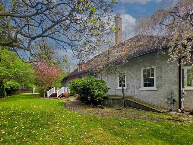 105 Parkwood Court, Bay City, MI 48708