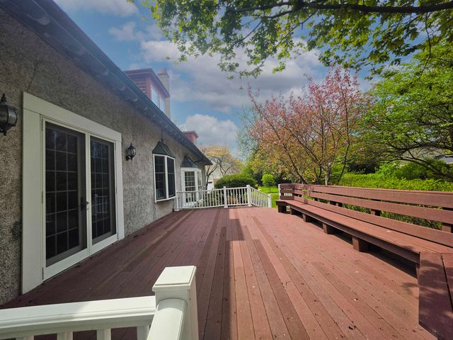 105 Parkwood Court, Bay City, MI 48708