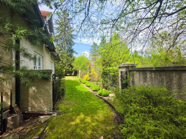 105 Parkwood Court, Bay City, MI 48708
