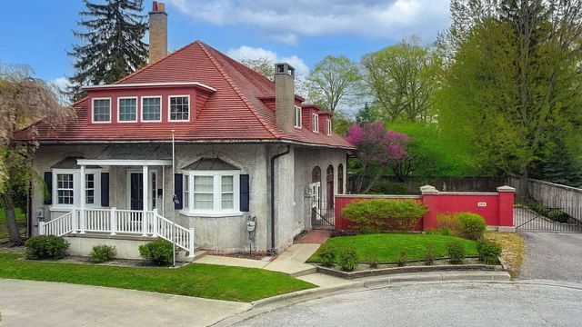 105 Parkwood Court, Bay City, MI 48708