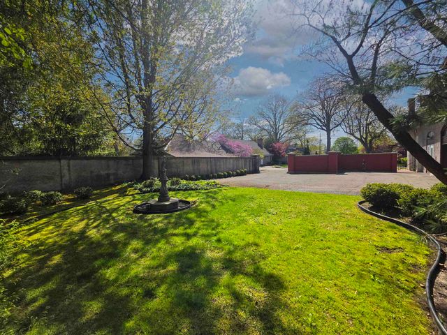 105 Parkwood Court, Bay City, MI 48708