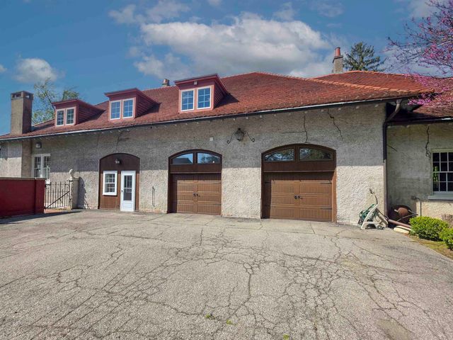 105 Parkwood Court, Bay City, MI 48708