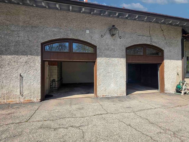 105 Parkwood Court, Bay City, MI 48708