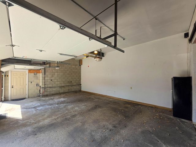 105 Parkwood Court, Bay City, MI 48708