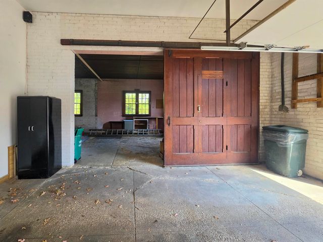 105 Parkwood Court, Bay City, MI 48708