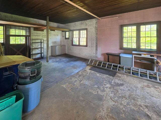 105 Parkwood Court, Bay City, MI 48708