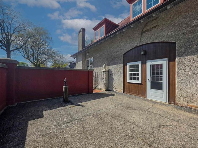 105 Parkwood Court, Bay City, MI 48708