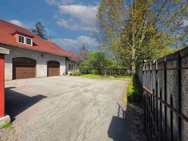 105 Parkwood Court, Bay City, MI 48708