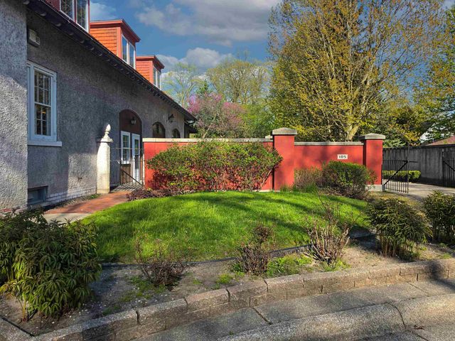105 Parkwood Court, Bay City, MI 48708