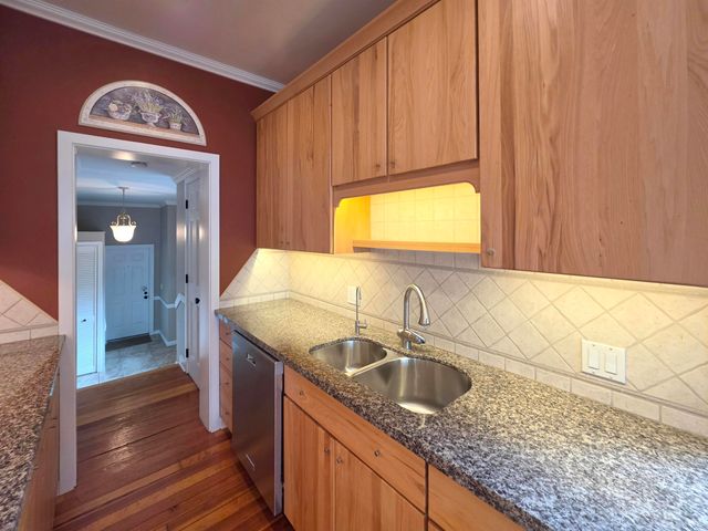 105 Parkwood Court, Bay City, MI 48708