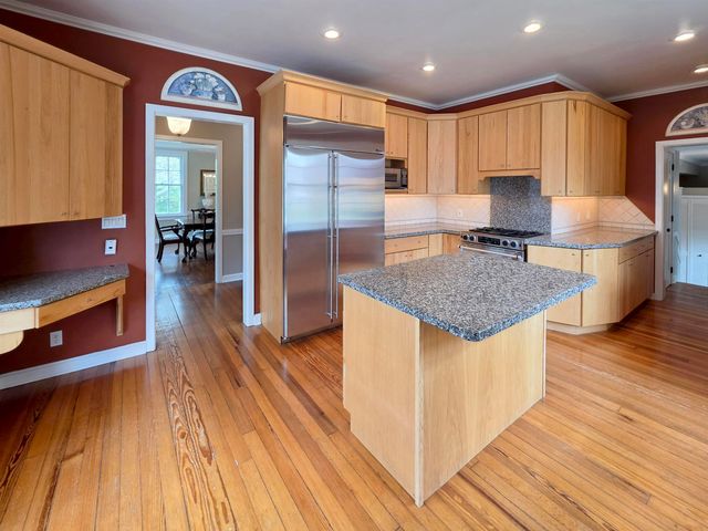 105 Parkwood Court, Bay City, MI 48708