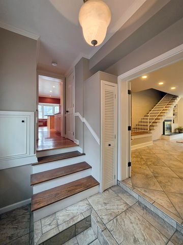 105 Parkwood Court, Bay City, MI 48708