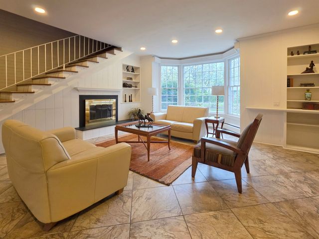 105 Parkwood Court, Bay City, MI 48708