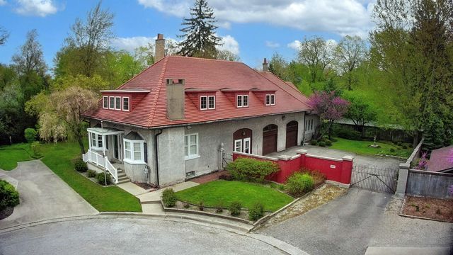 105 Parkwood Court, Bay City, MI 48708