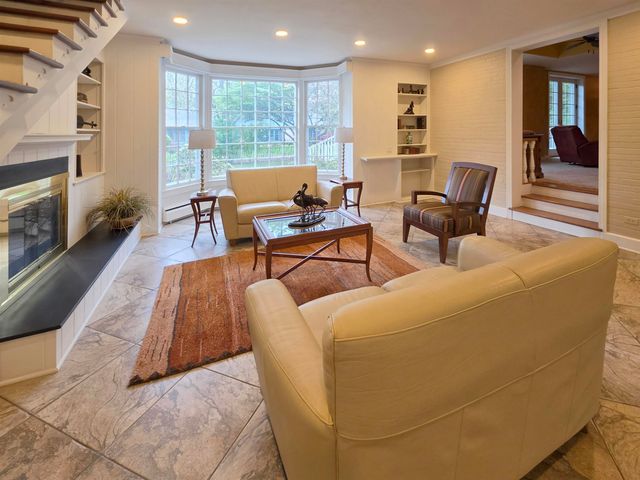 105 Parkwood Court, Bay City, MI 48708