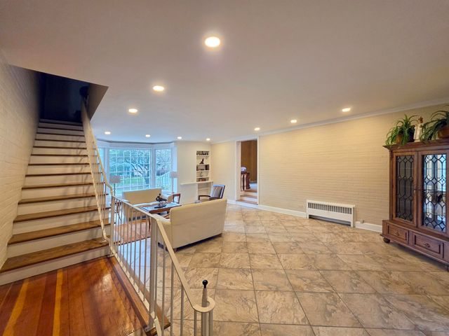 105 Parkwood Court, Bay City, MI 48708