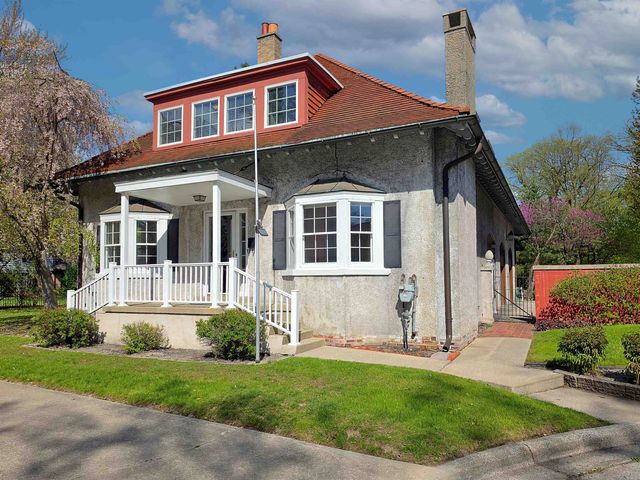 105 Parkwood Court, Bay City, MI 48708