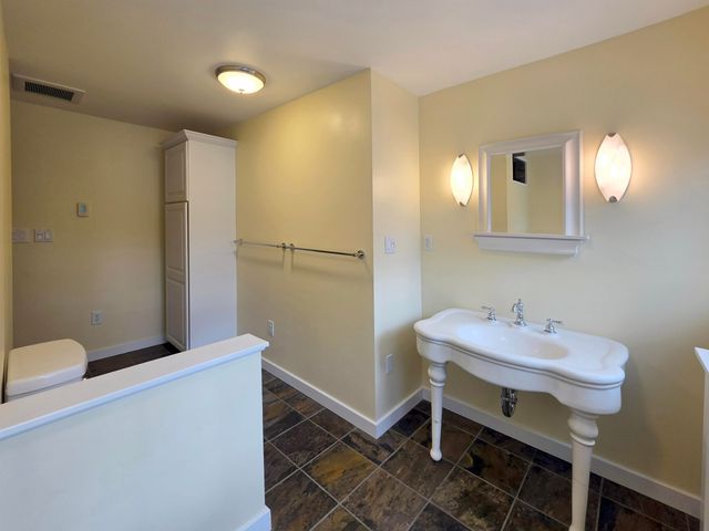 105 Parkwood Court, Bay City, MI 48708
