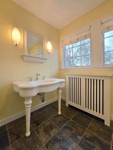 105 Parkwood Court, Bay City, MI 48708
