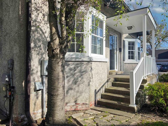 105 Parkwood Court, Bay City, MI 48708