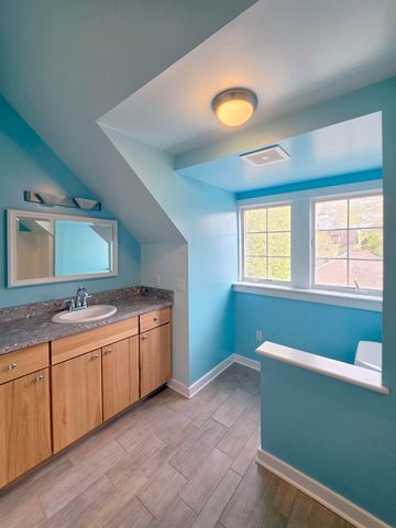 105 Parkwood Court, Bay City, MI 48708