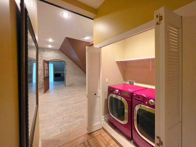 105 Parkwood Court, Bay City, MI 48708