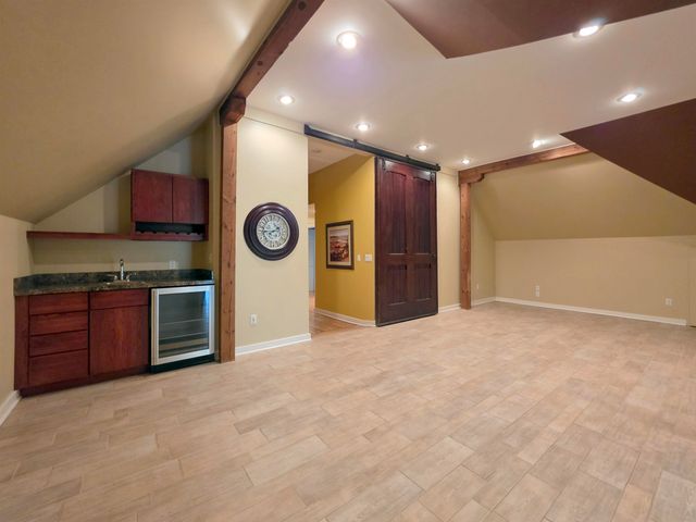 105 Parkwood Court, Bay City, MI 48708