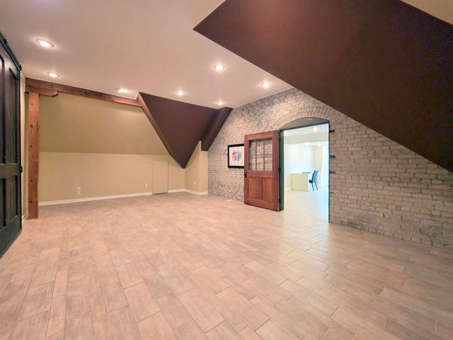 105 Parkwood Court, Bay City, MI 48708