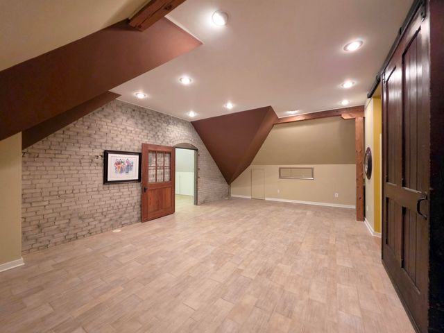 105 Parkwood Court, Bay City, MI 48708