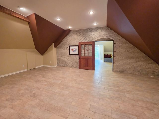 105 Parkwood Court, Bay City, MI 48708
