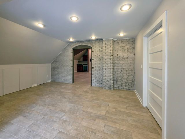 105 Parkwood Court, Bay City, MI 48708