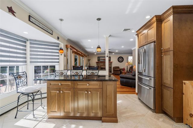 15-17 Park Woods Lane, Kings Park, NY 11754